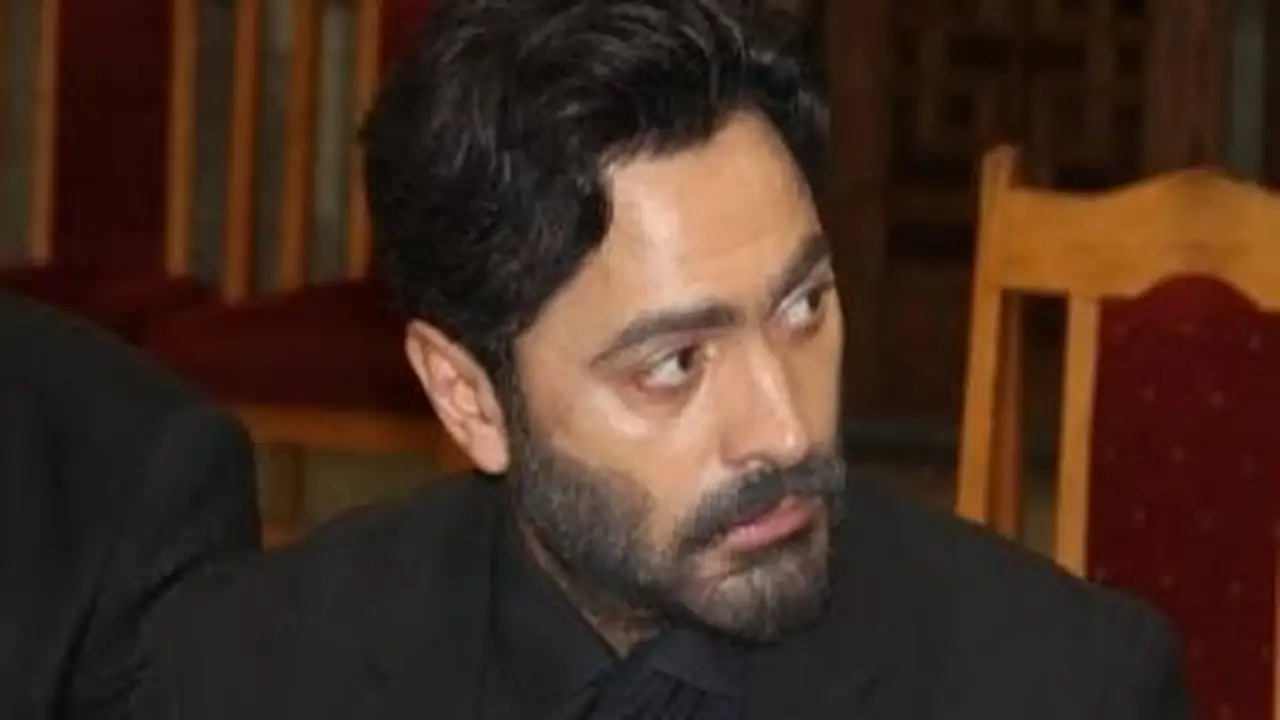 تامر حسني ينعي والده: “الله يرحمك يا حبيبي”